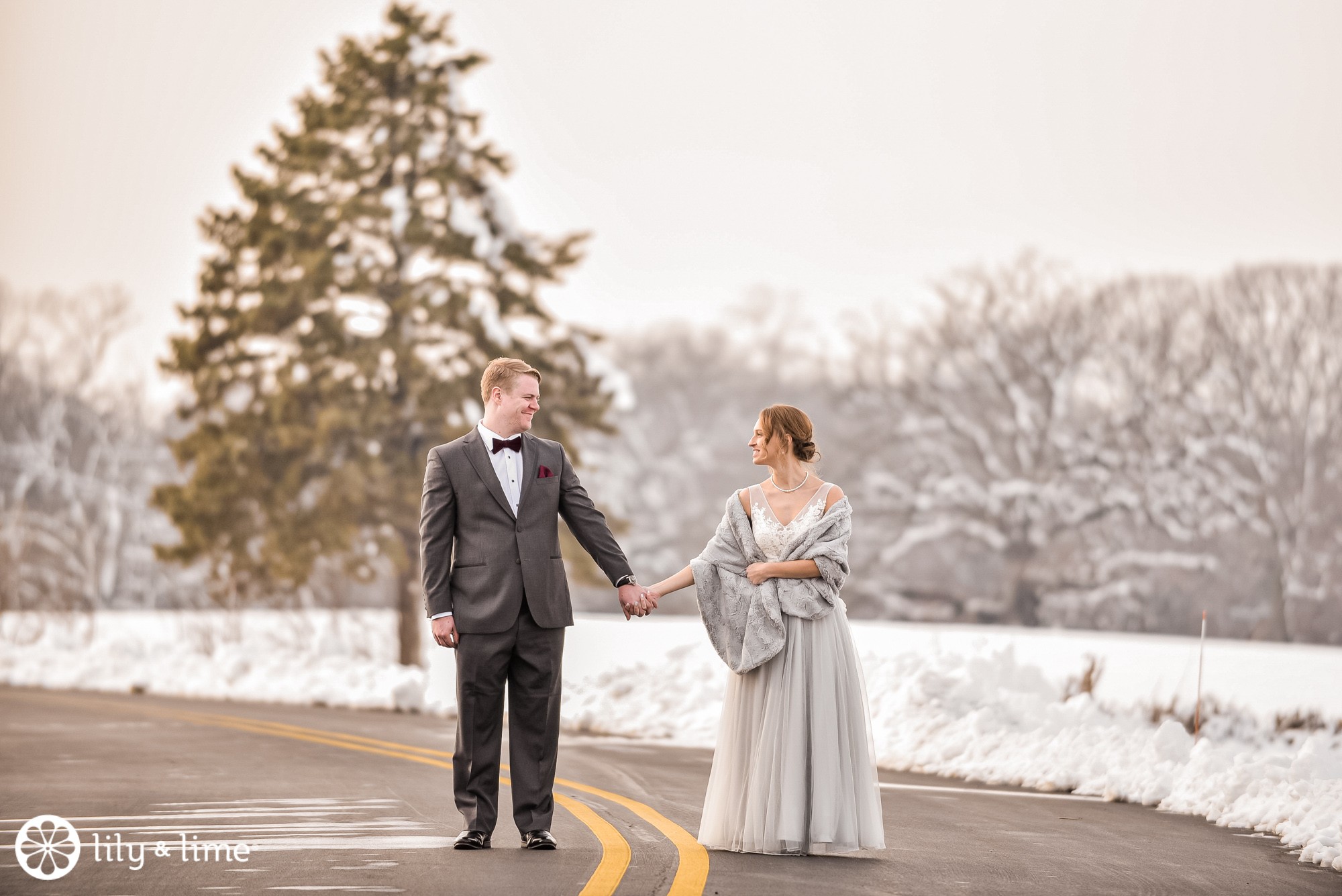 34 Snowy Wedding Photos That Will Make You Want to Get Married This Winter