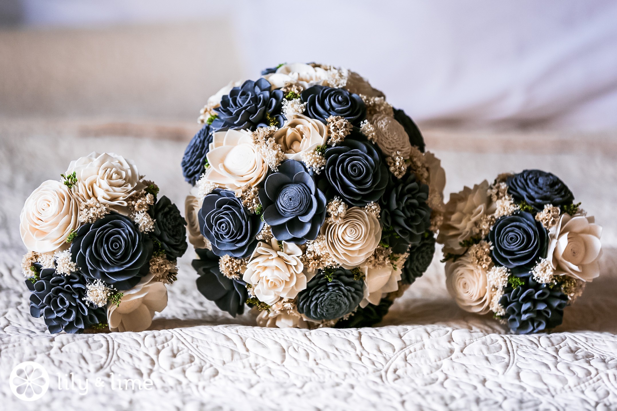 Quick and Easy DIY Wedding Bouquet  How to wrap flowers, Flower packaging,  Paper flowers