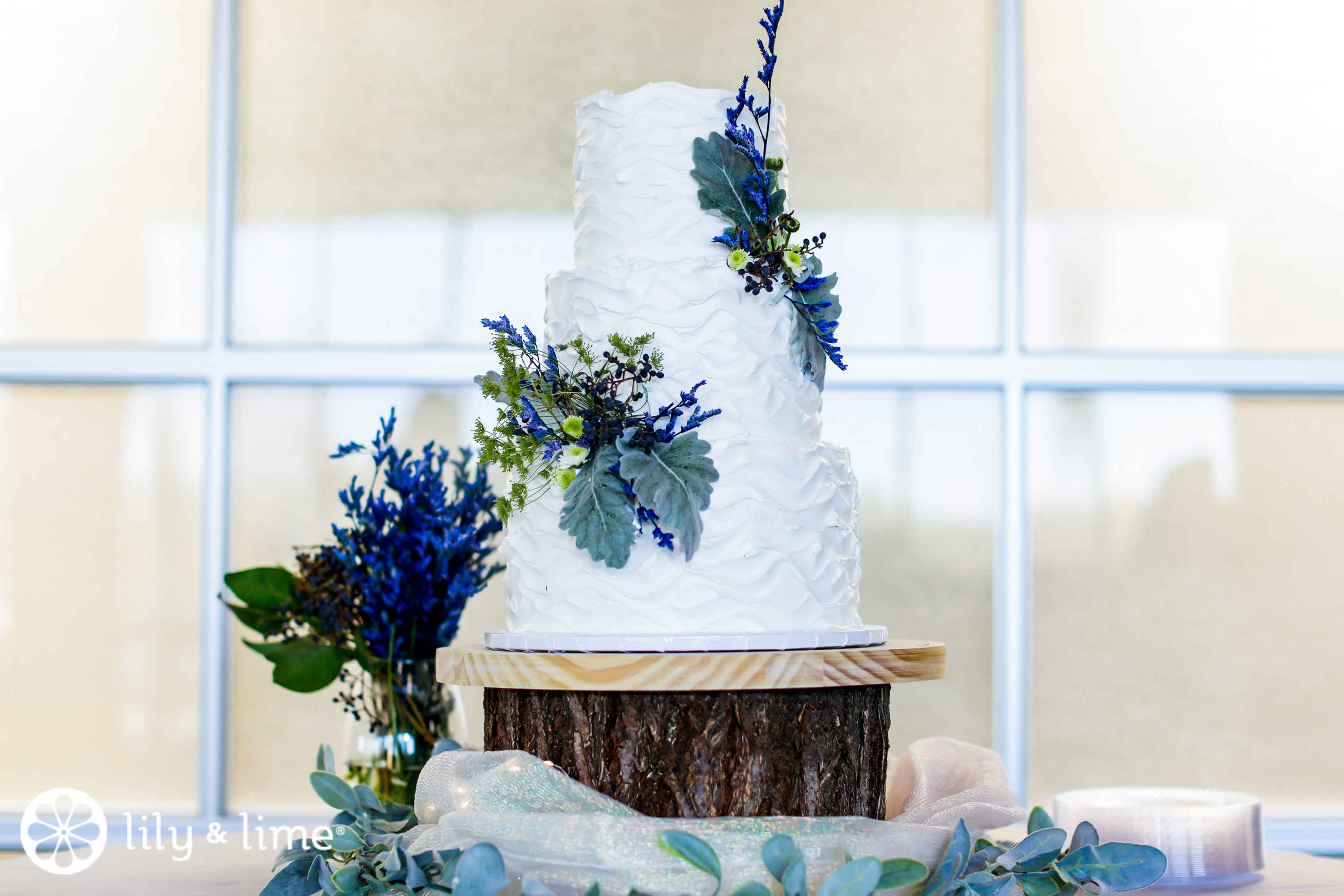 Winter Wedding Cakes Perfect for your Frosty Nuptials | Lily & Lime