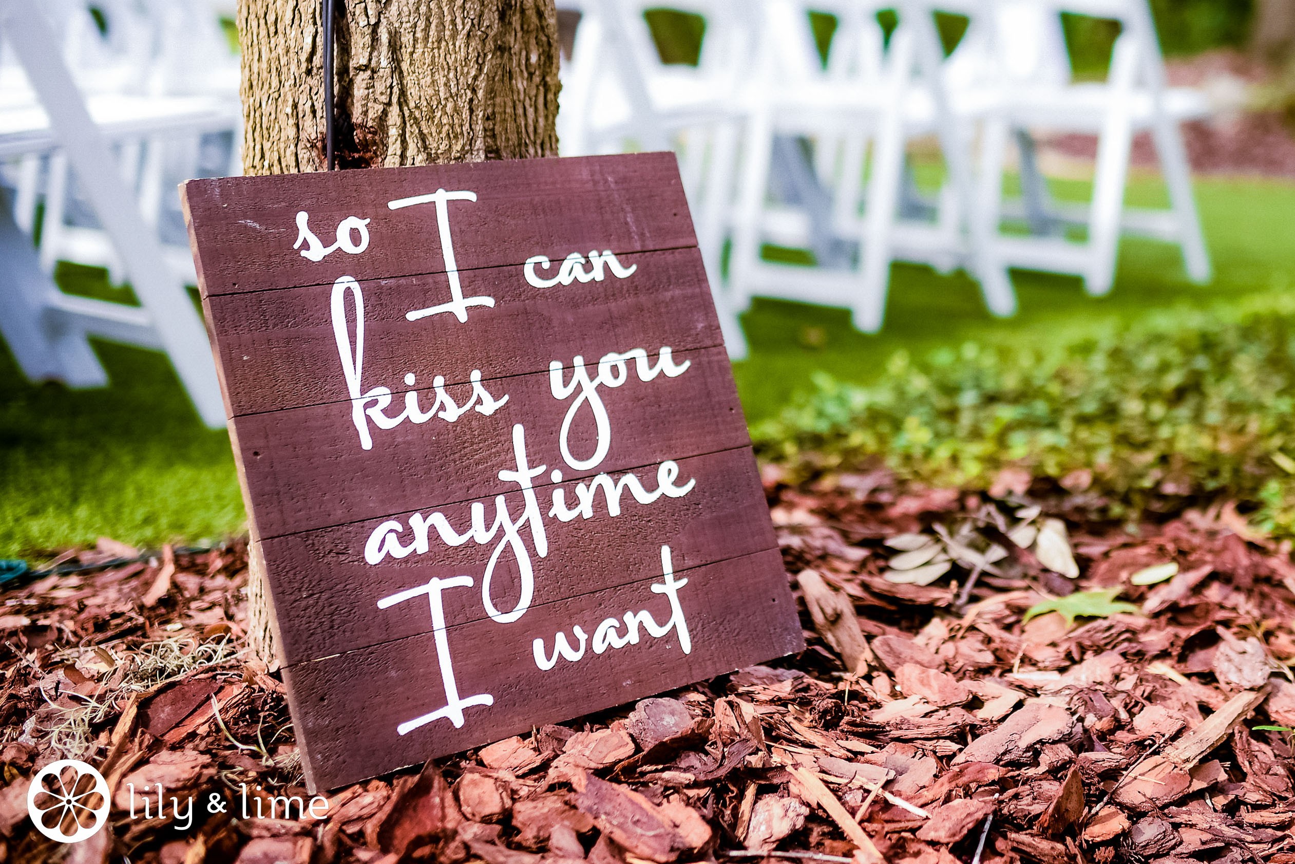 Outdoor wedding decorations shop on a budget