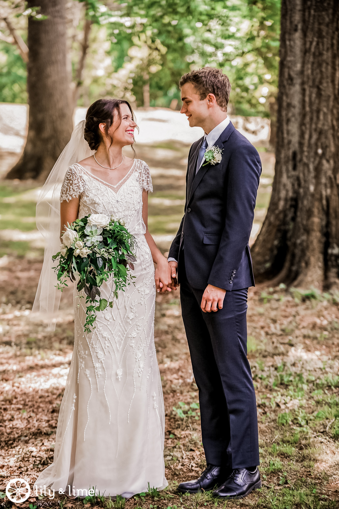 4 Fabulous Ways to Keep Warm in your Wedding Dress for Fall and