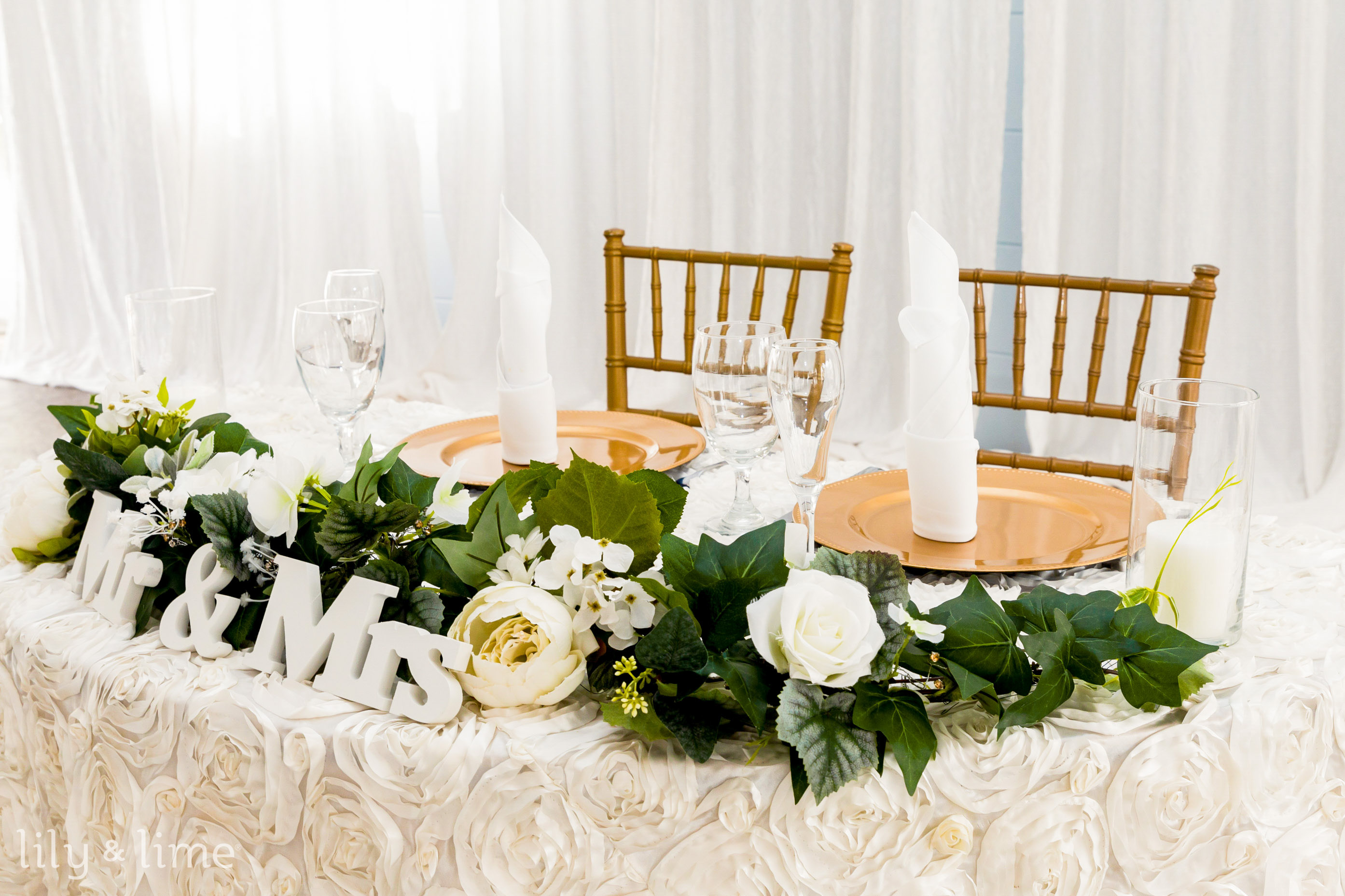  A Complete List of our Free, Simple Wedding Decor  Items that Make an Impact