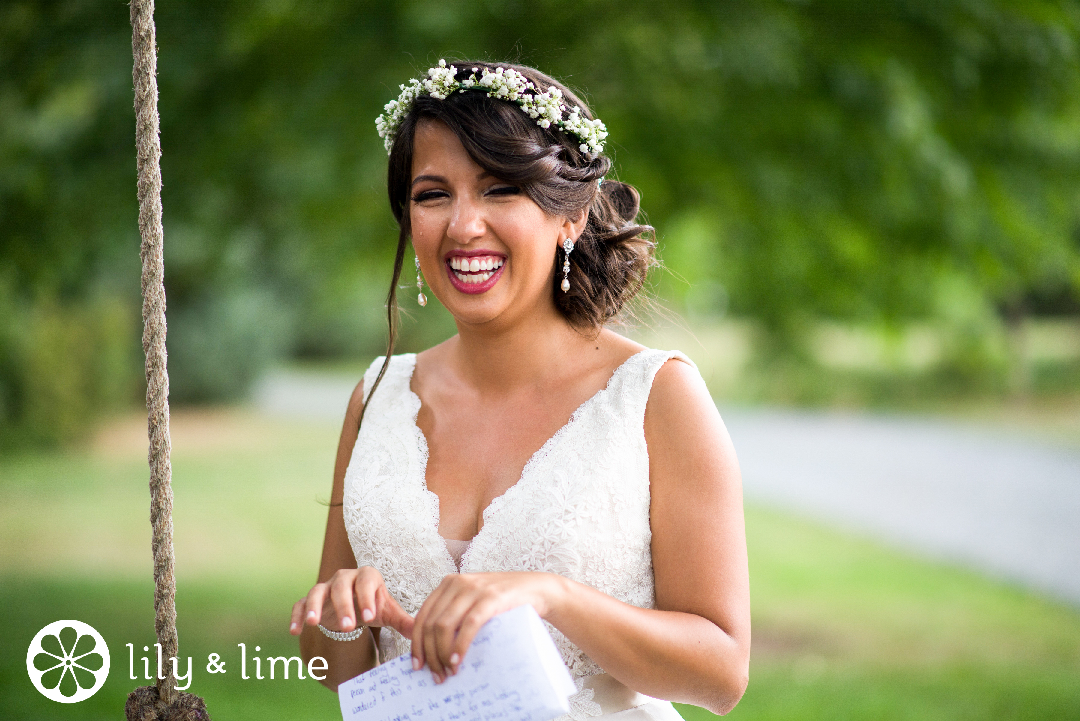 laughing bride reading groom's note