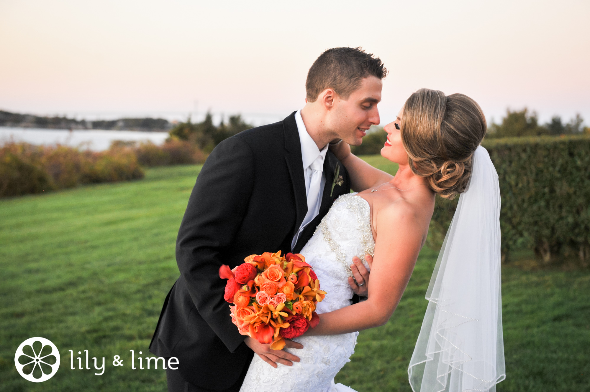 fall orange wedding bouquet inspiration