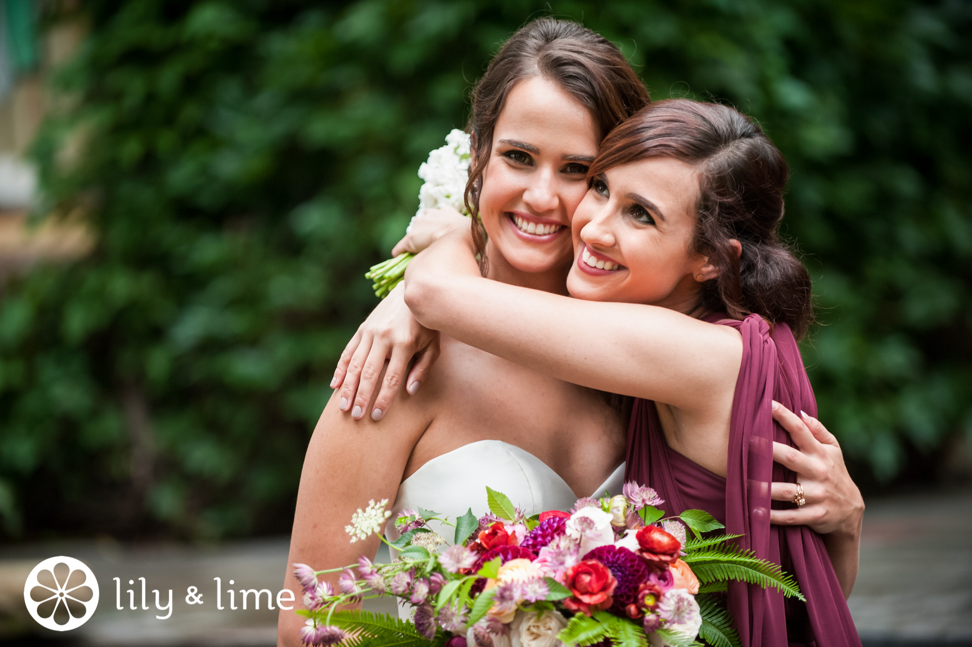 bride and bridesmaid photo ideas