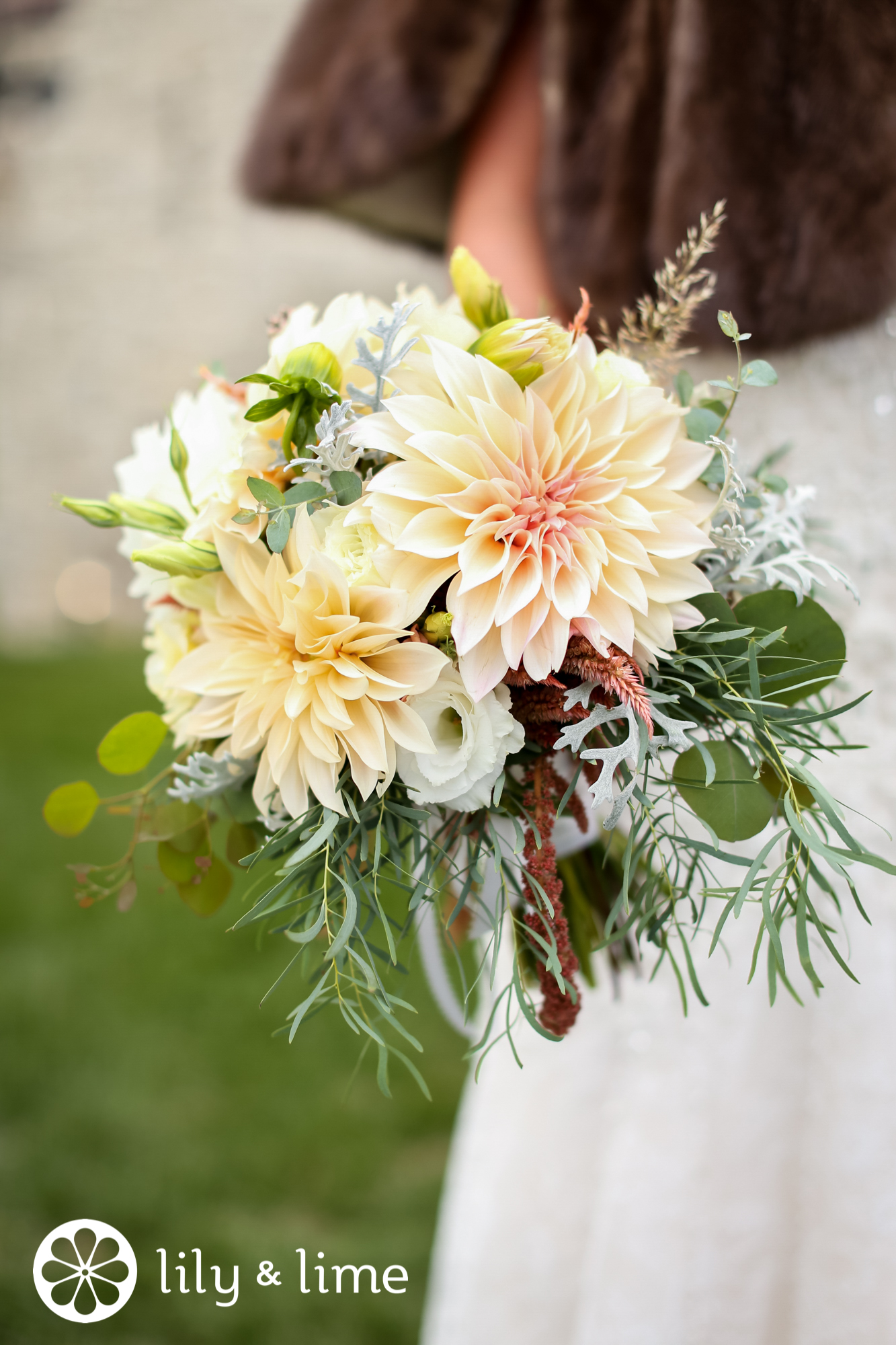 neutral wedding palette bouquet