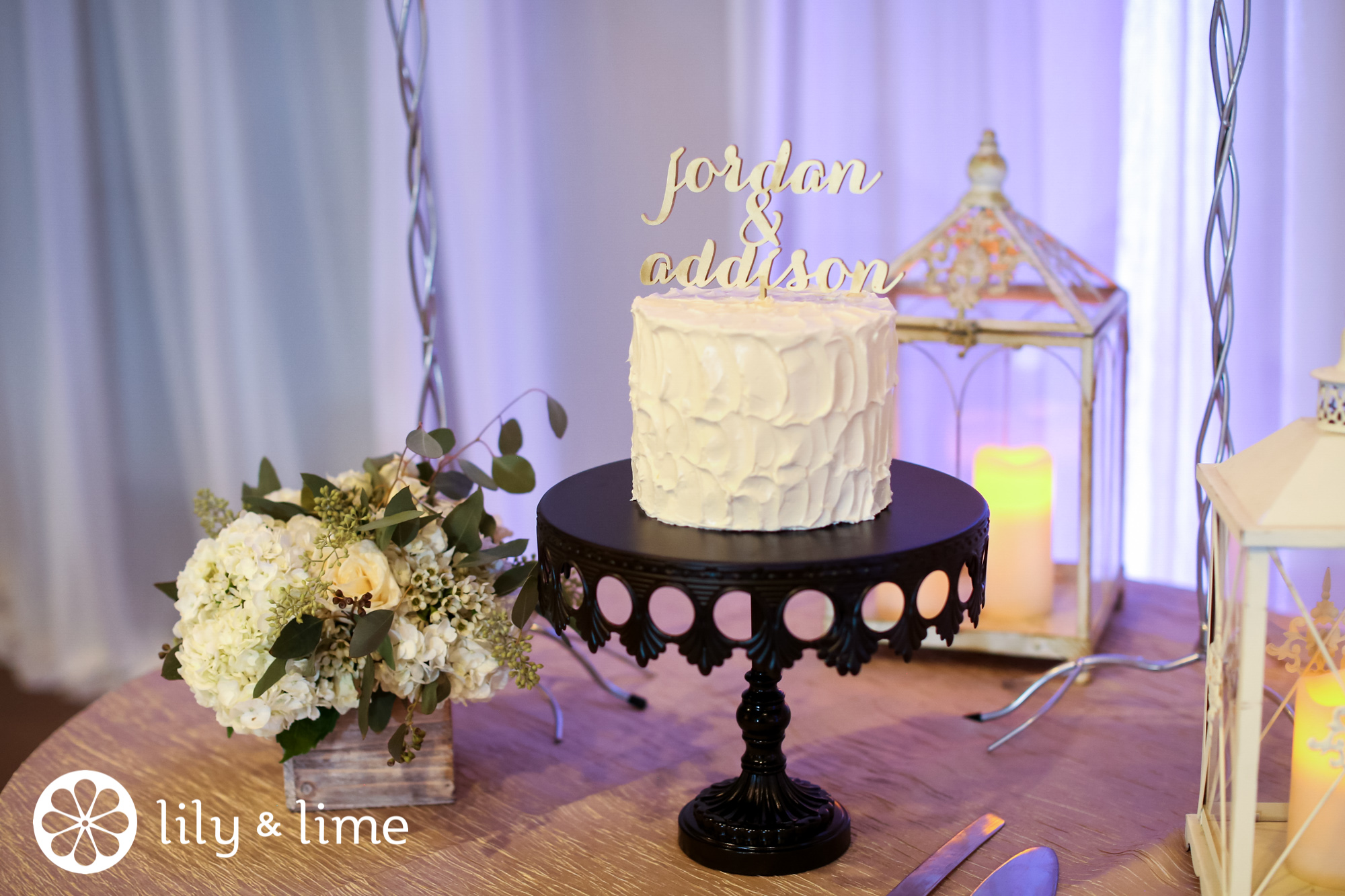 wedding cake table decor