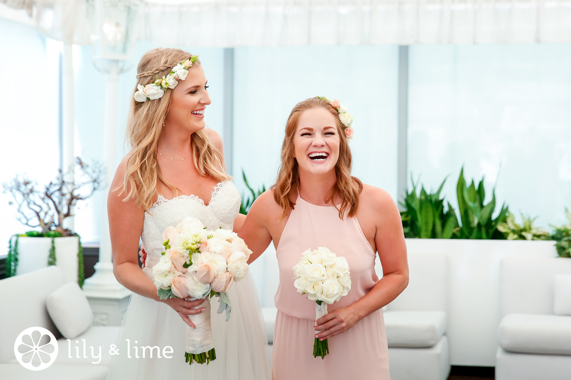 candid maid of honor wedding photos