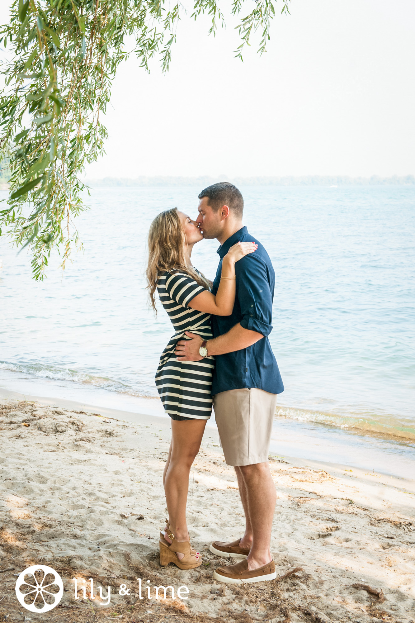 beachy engagement session outfit inspiration