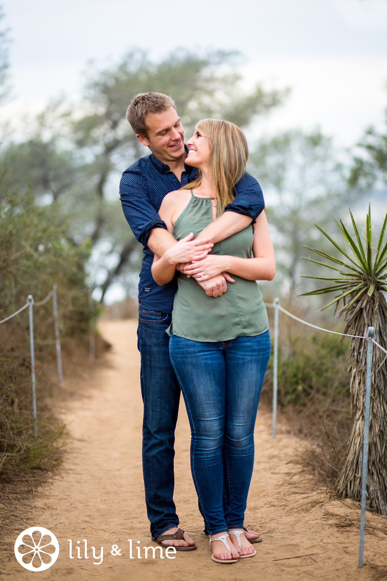 casual engagement session outfit ideas